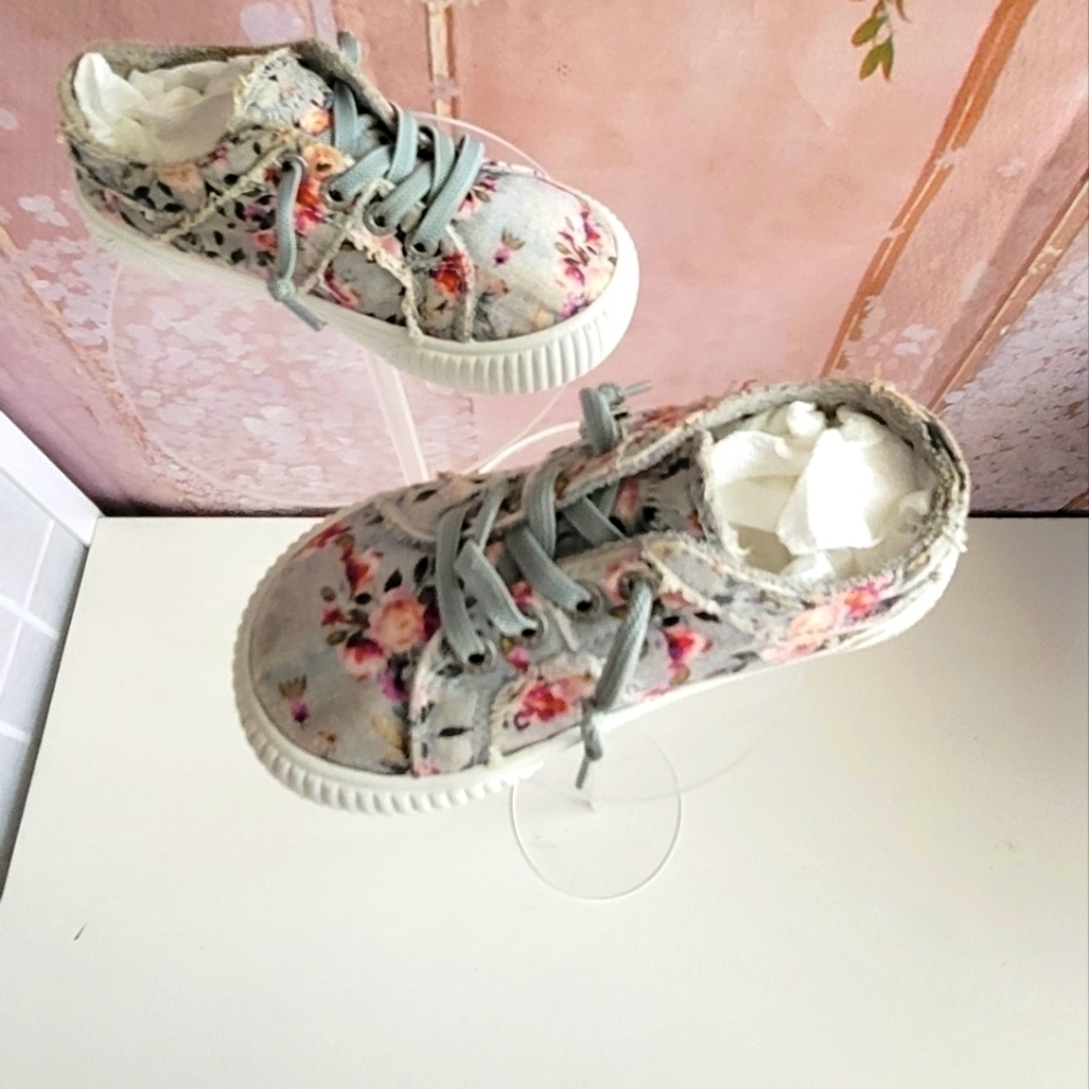 Blowfish Floral Canvas Kids Sneakers in Light Gray with Pink Accents